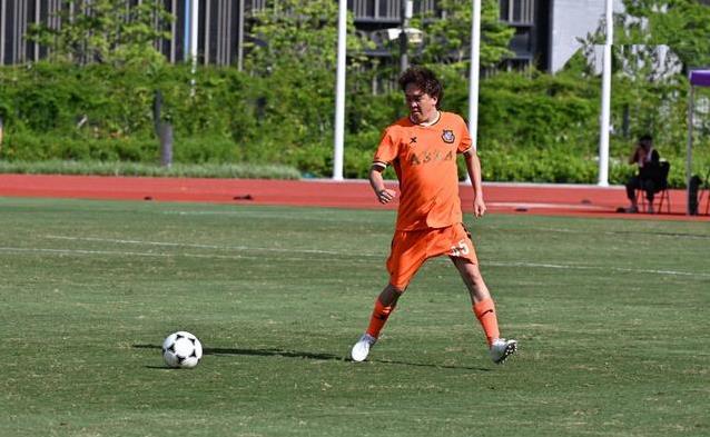 家人一样, 队友和对手