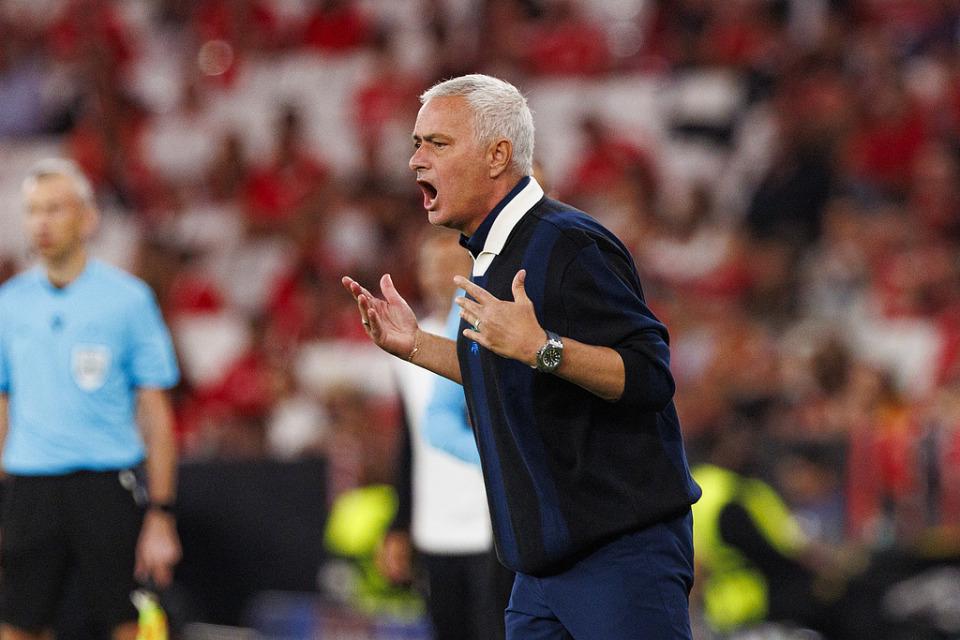 这个方向推, 指挥, 内巴切解雇